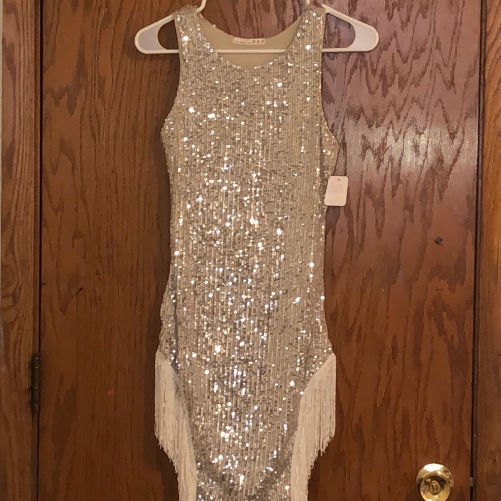 Shimmery dress with white fringes